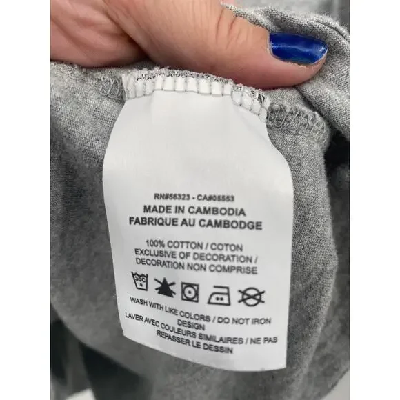 The Nike Tee Embroidered Look Gray Swoosh Logo Red Shirt Men's XL Ar4993-063 - Picture 4 of 7